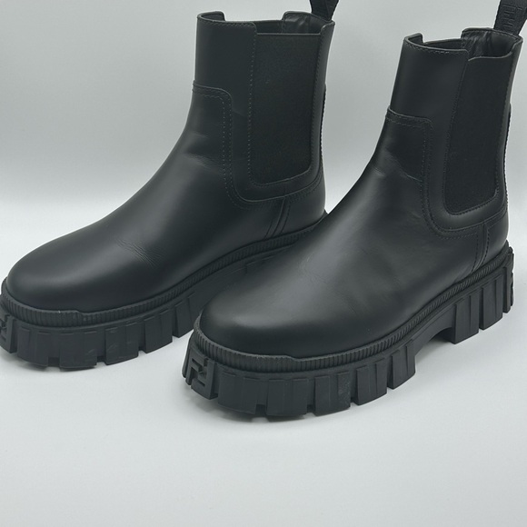 Prada boots - Picture 3 of 8